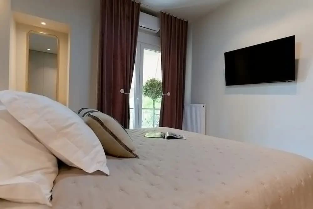 Acropolis Deluxe 1BR Apartment - photo 4