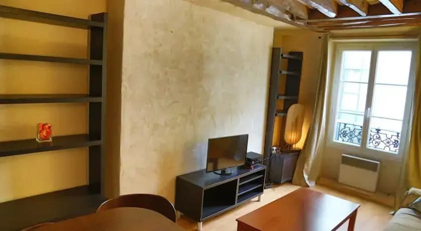 One Bedroom Apartment Near Madeleine - photo 3