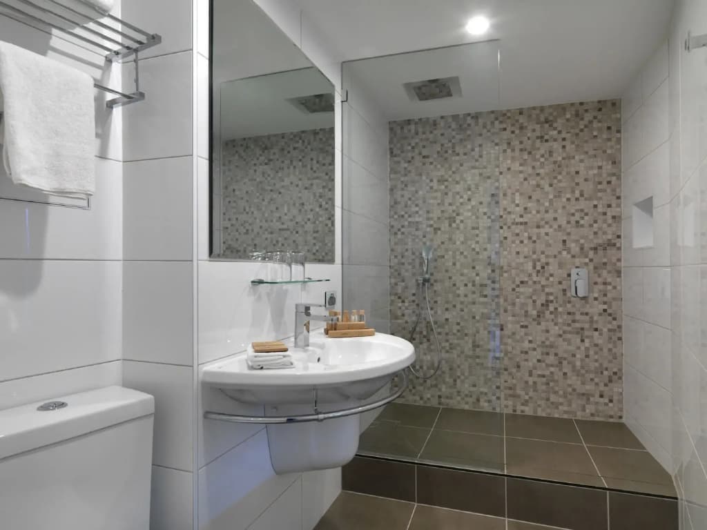 Hotel Grand Chancellor Melbourne - photo 10