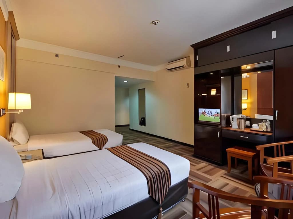 Palace Hotel - photo 3