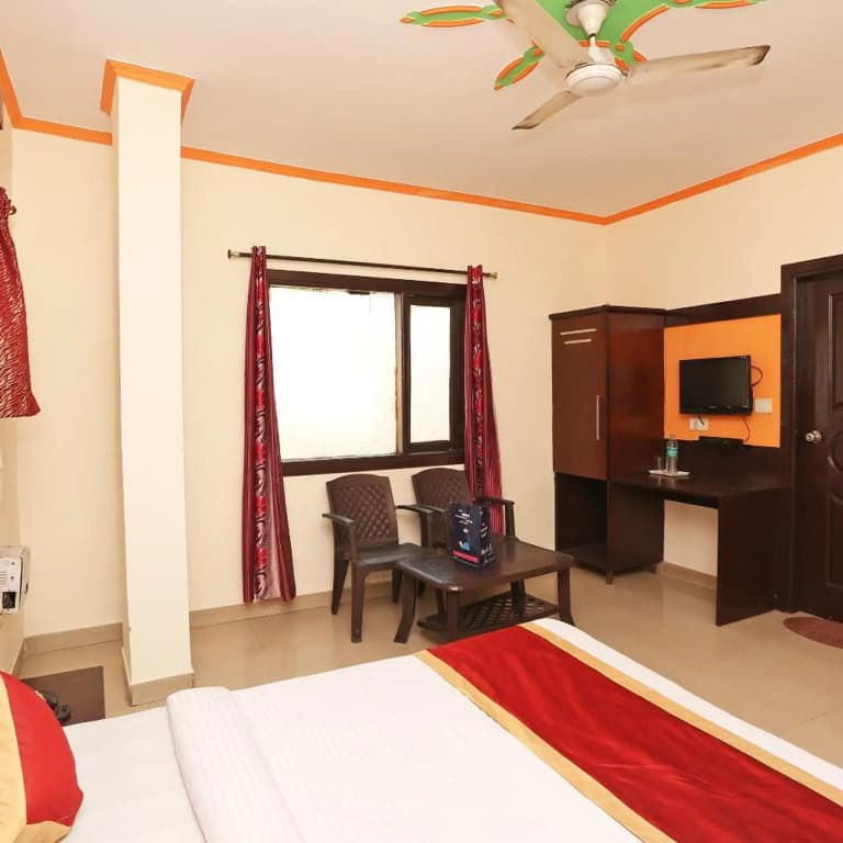 OYO 9726 Hotel Aura Palace Deluxe - photo 22