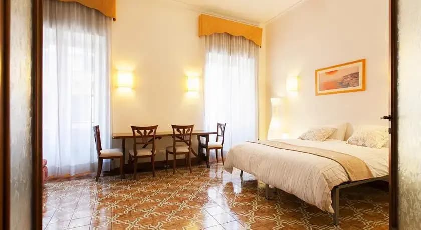 Hadrian House - photo 8