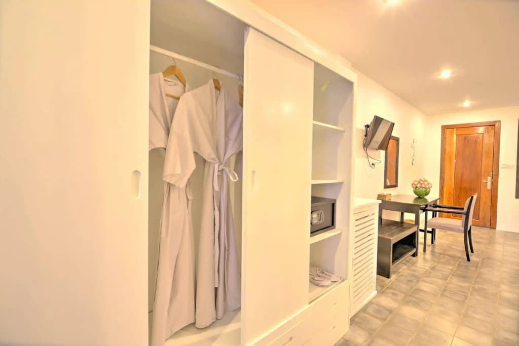 La Residence Blanc D' Angkor - photo 2