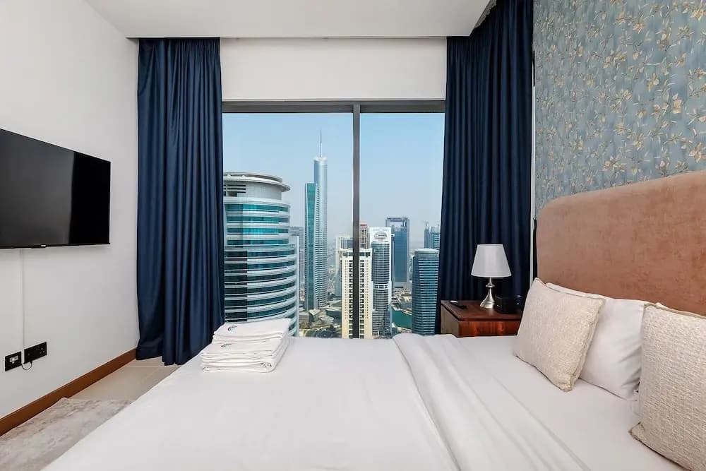 Stylish 2BR with Marina Views - photo 2