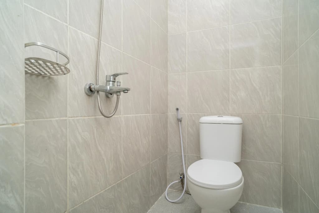 RedDoorz Plus near ITC Cempaka Mas 2 - photo 8