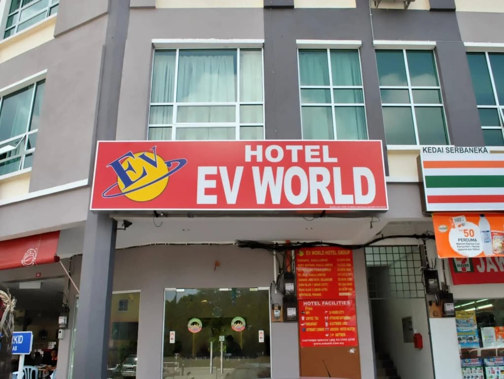 OYO 89493 Q Hotel Mentakab - photo 1
