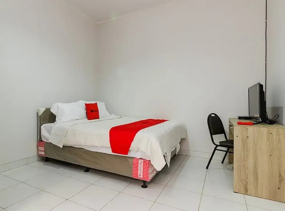 RedDoorz Syariah near Pondok Indah Mall 3 - photo 2