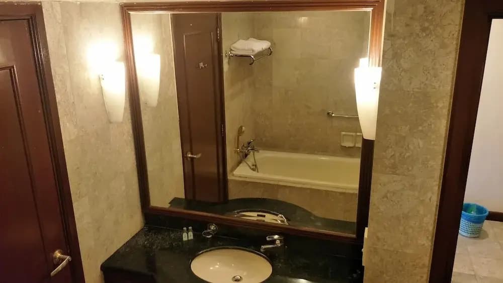 Luxury Apartment at Time Square - photo 9