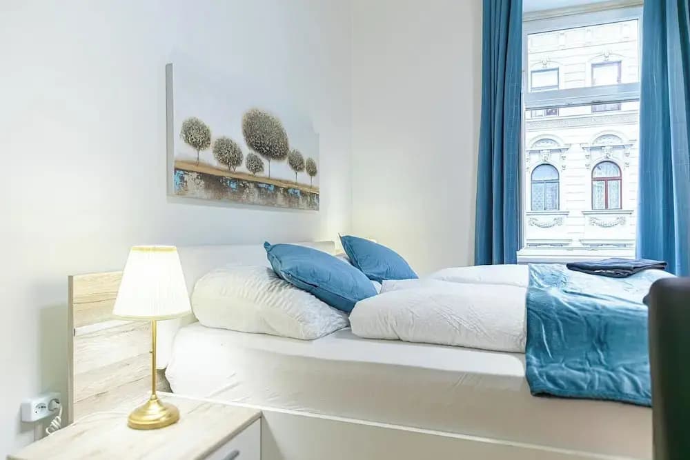 Elegant 2BR Apt Steps from Westbahnhof - photo 12