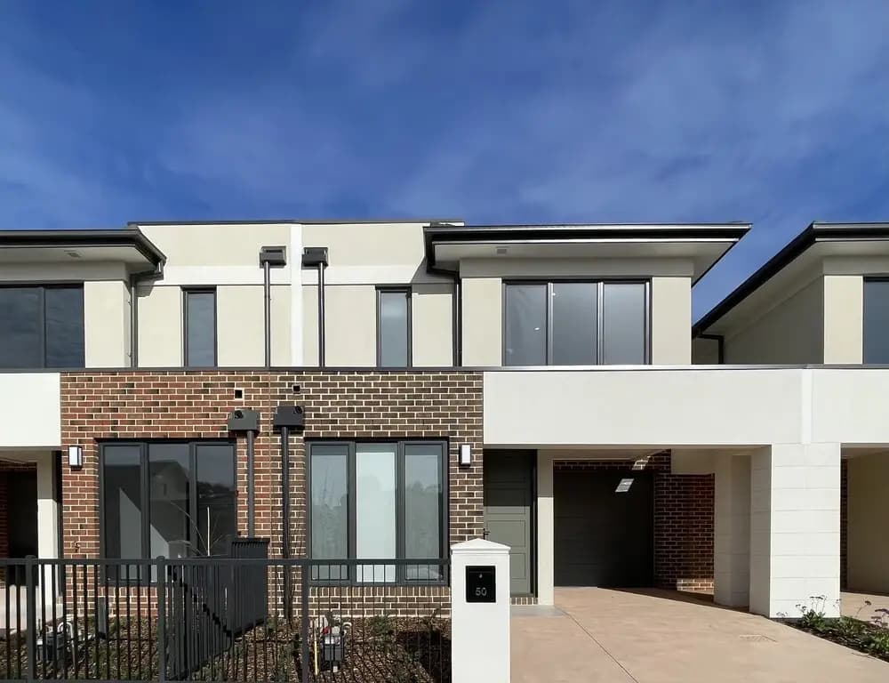 Casey Green Townhouse by GoodLive - main photo