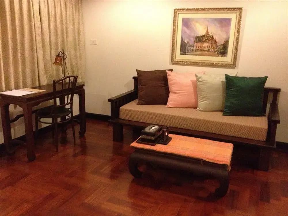 Cucumber Inn Suites - photo 4