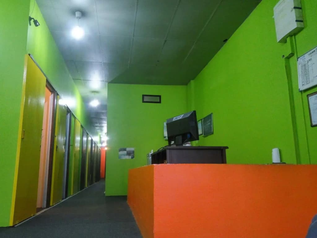 The Longhouse Travellers Inn - Hostel - photo 8