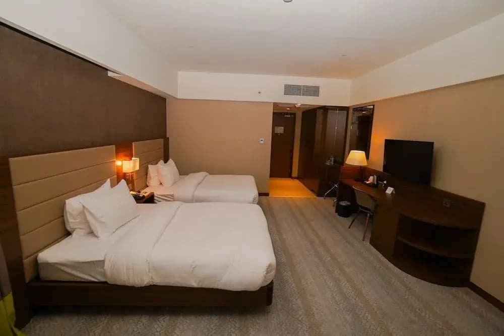 The Grand Lux Hotel - photo 3
