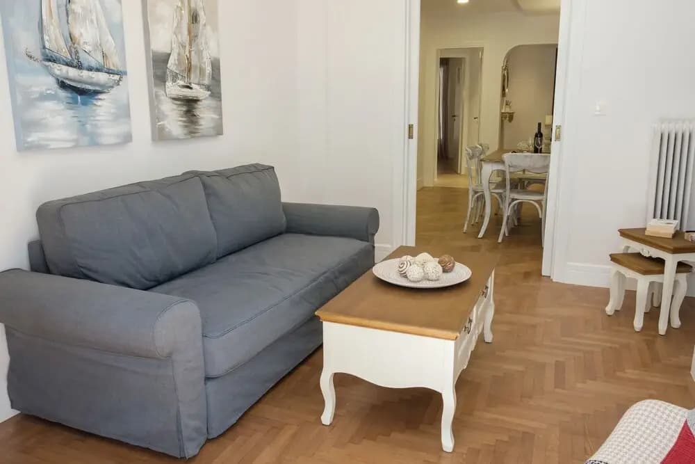 Elegant 2BD Apartment - photo 5