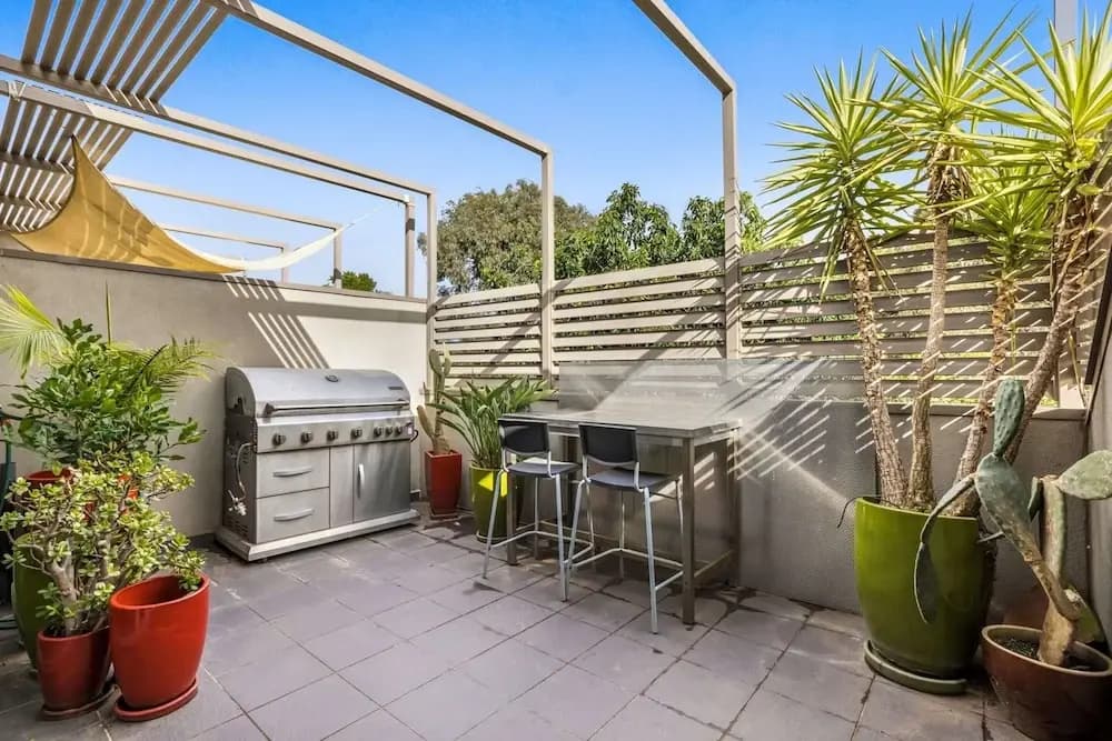 Stunning 2-bed Unit With BBQ Patio Near Dining - photo 11