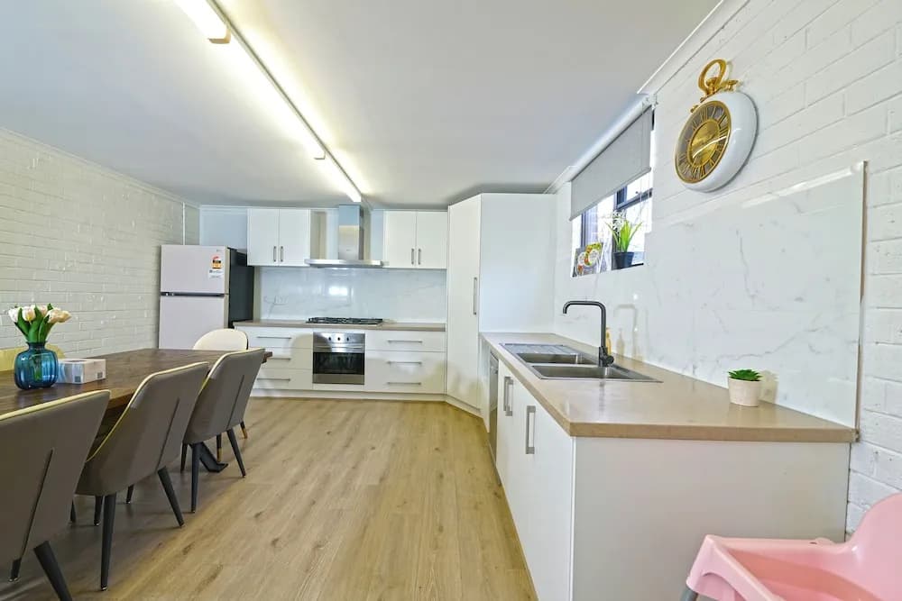 Pet Friendly Ringwood 3BR Home Parking - photo 14