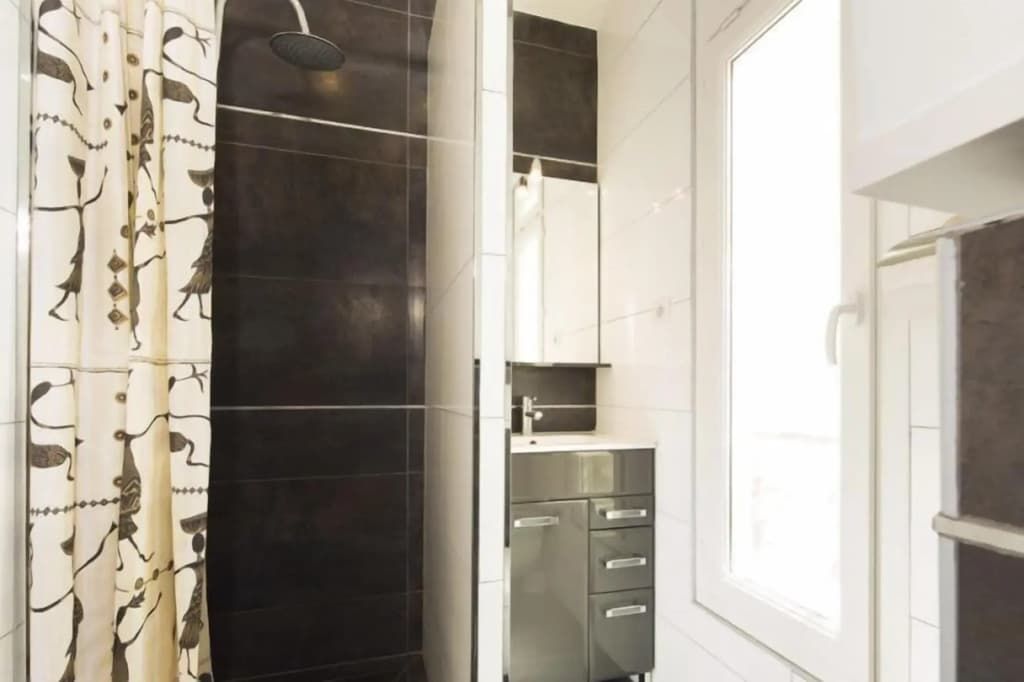 Bastille Hostel - photo 8