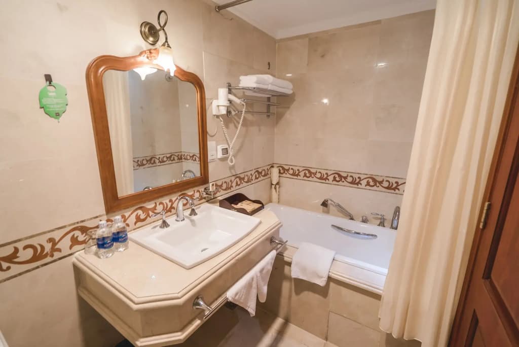Hotel Grand Saigon - photo 10