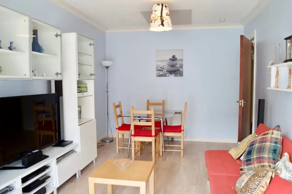 2 Bedroom Edinburgh Flat With Castle Views - photo 3