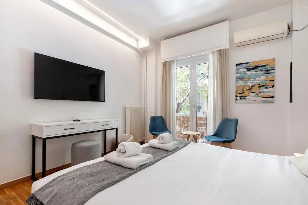 Viora Stunning Deluxe Studio in Athens - photo 2