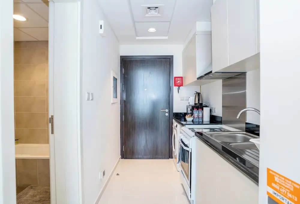 Tanin - Sleek Studio Offering Unobstructed City Views - photo 7