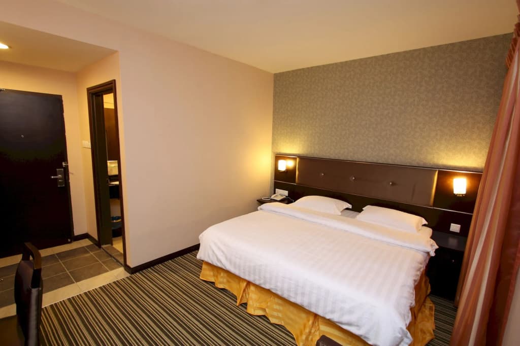 1 City Hotel - photo 5