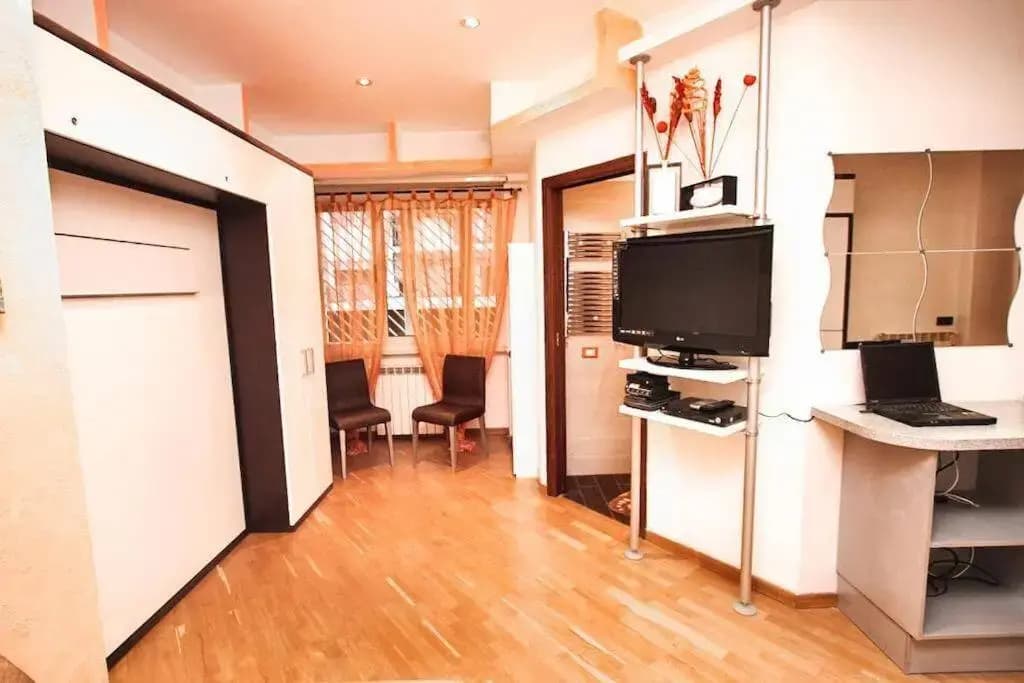 Petite Home in Rome - photo 3