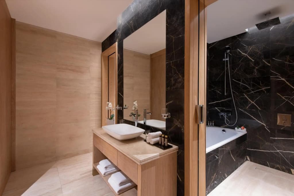 The Bentley Luxury Hotel and Suites - photo 24
