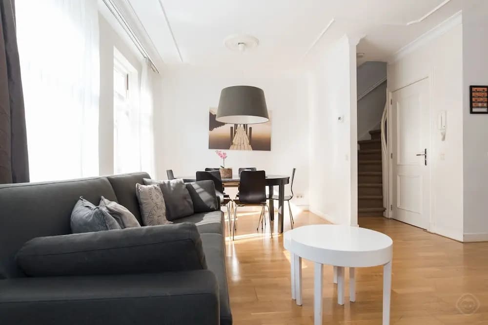 Elegant City Apartment - photo 11