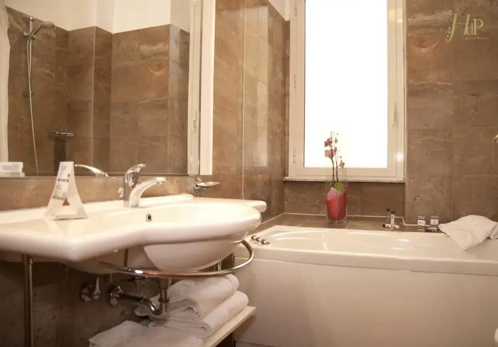 J Maluni City Hotel - photo 22