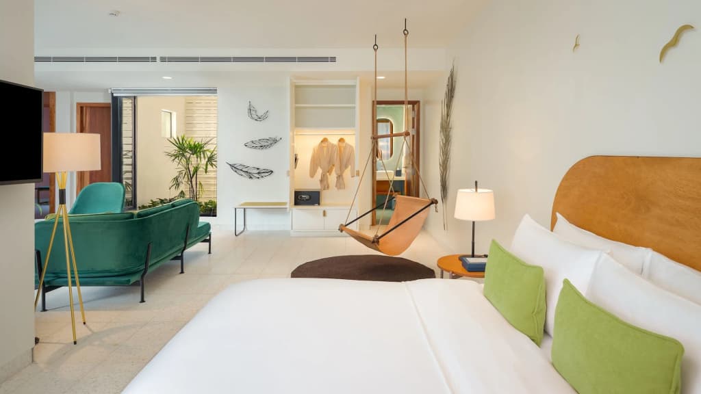 The Aviary Hotel - photo 43