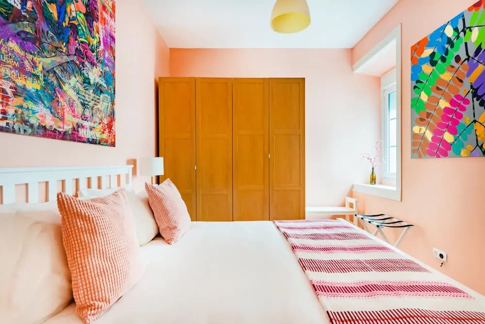 Bright & Beautiful Top Floor Graça Flat - photo 4
