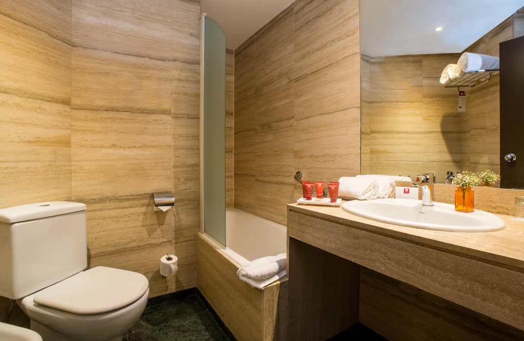 Leonardo Hotel Madrid City Center - photo 8
