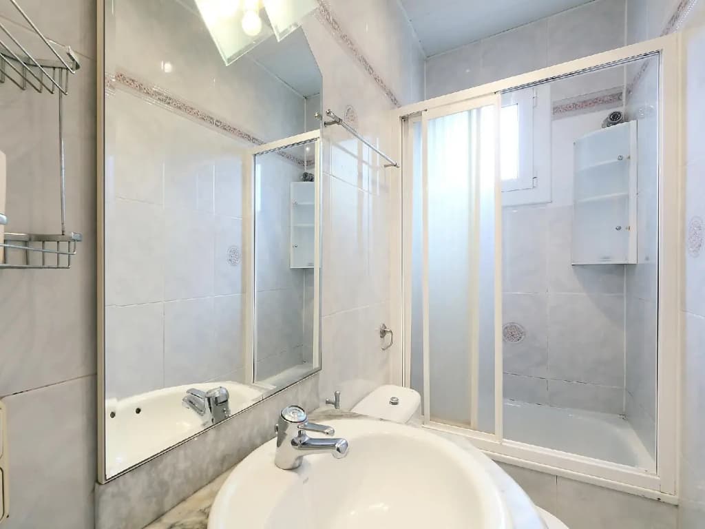 Sants-Montjuic Almeria - Two Bedroom - photo 3