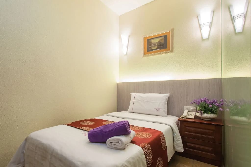 Lavender Inn Permas Jaya - photo 7