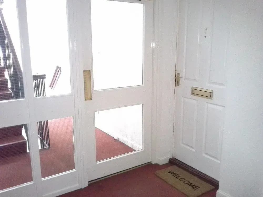 Modern Leith apartment - photo 10