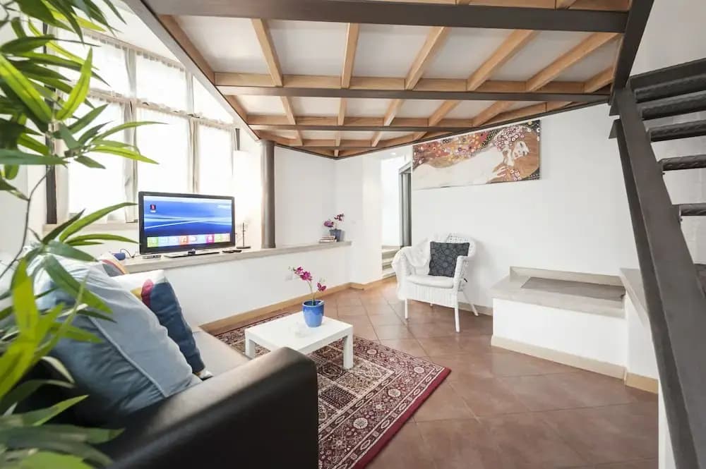 Inviting 3-bed Apartment in Roma 4mins to Colosseo - photo 26