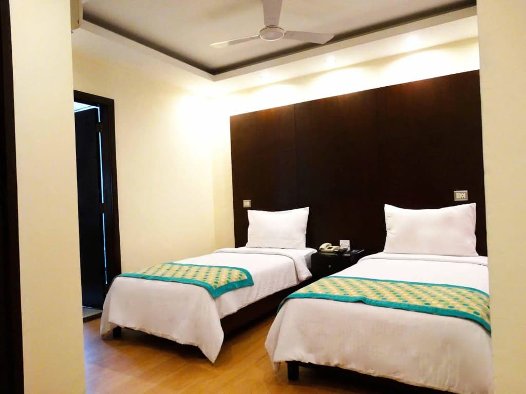 The Legend Inn - New Delhi - photo 21