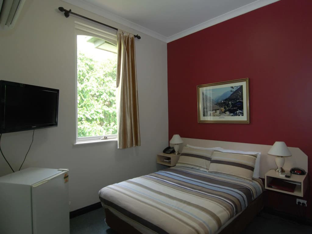 Brunswick Tower Hotel - photo 2