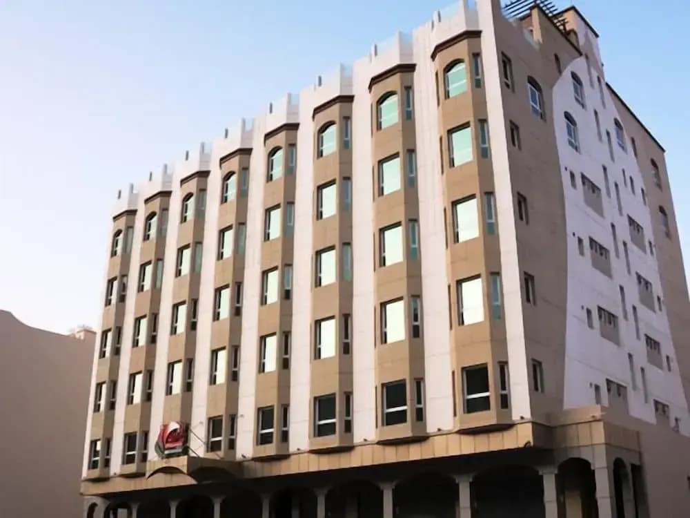 Pioneer Hotel Apartments - photo 1