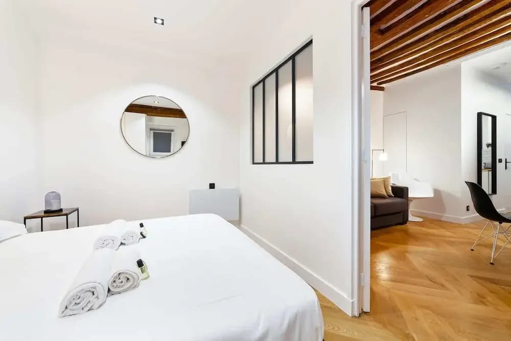 Stylish Apartment in the Heart of Paris - photo 2