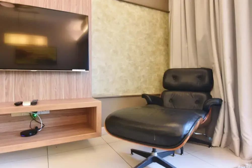 Pet Friendly, 3BR Apt KL, Bathtub & Parking - photo 8