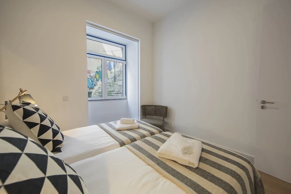 High Ceiling Duplex Apt Cais do Sodre - photo 2