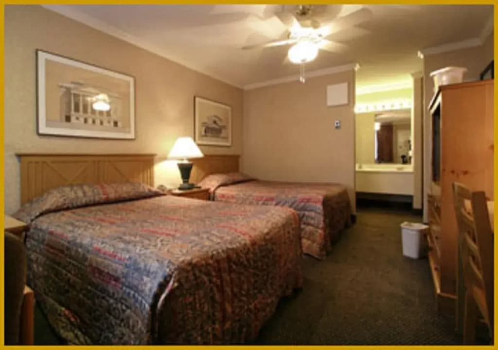 Civic Center Motor Inn - photo 7
