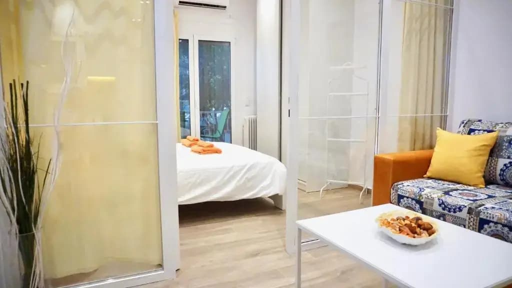 Spacious Peaceful Studio with Garden Patio - photo 3