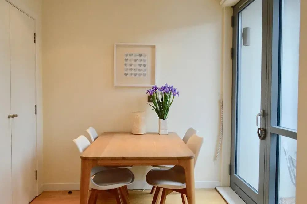 Bright Centrally Located Apartment - photo 2