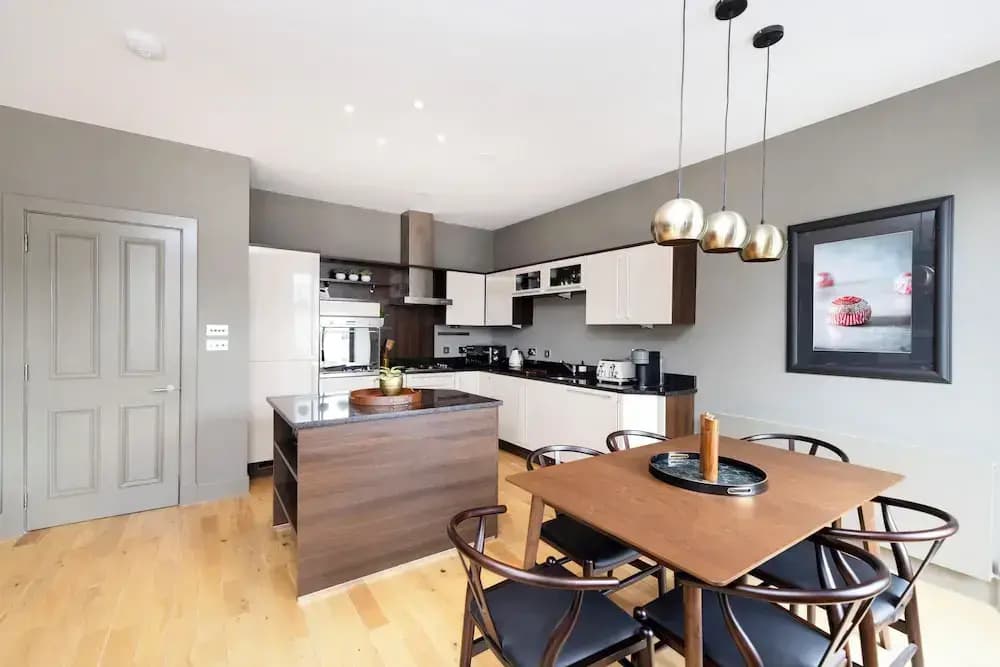 Stylish 2-bed flat in New Town - photo 33