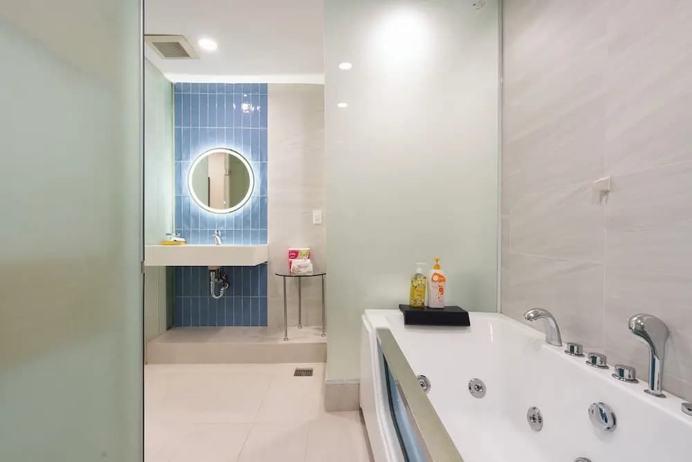 Spacious 2BR Lancaster - photo 6