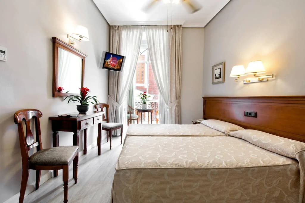 Hostal La Macarena - photo 5