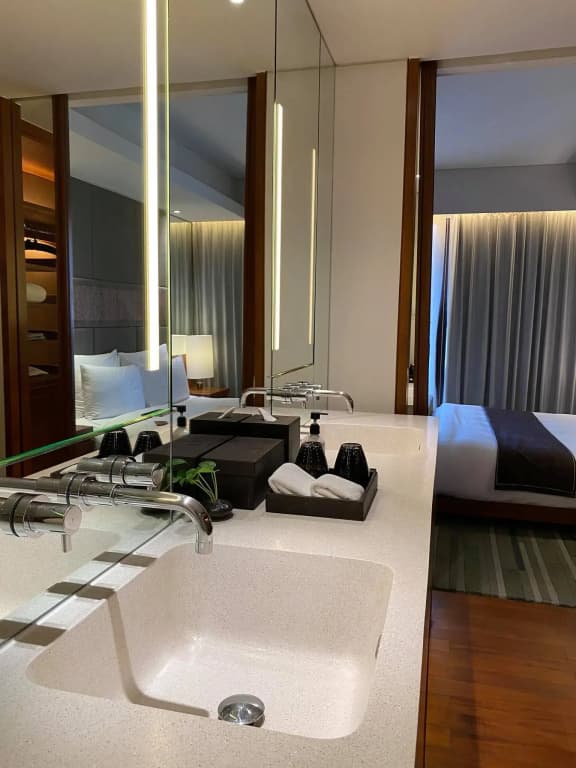 Hansar Bangkok Hotel - photo 11